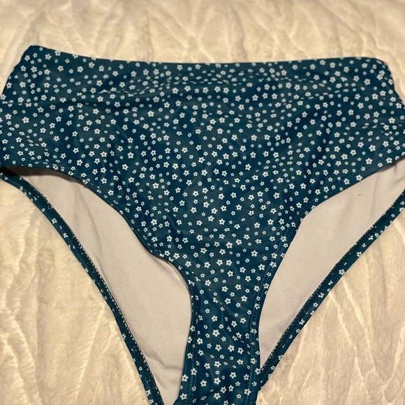 Floral bikini - Picture 3 of 3